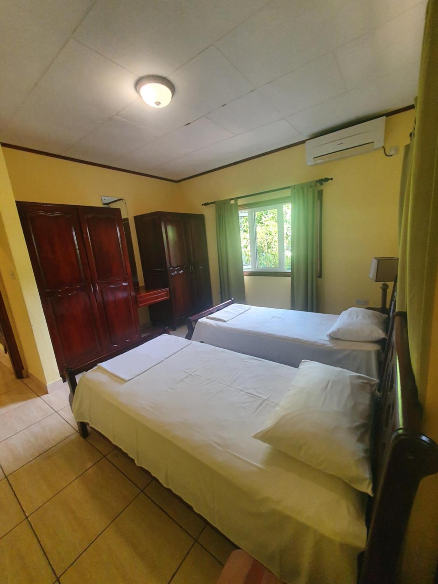 La Passe Holiday Villa Ла-Диг Номер фото